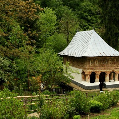 Sfânta Mănăstire Jgheaburi