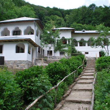 Sfânta Mănăstire Jgheaburi